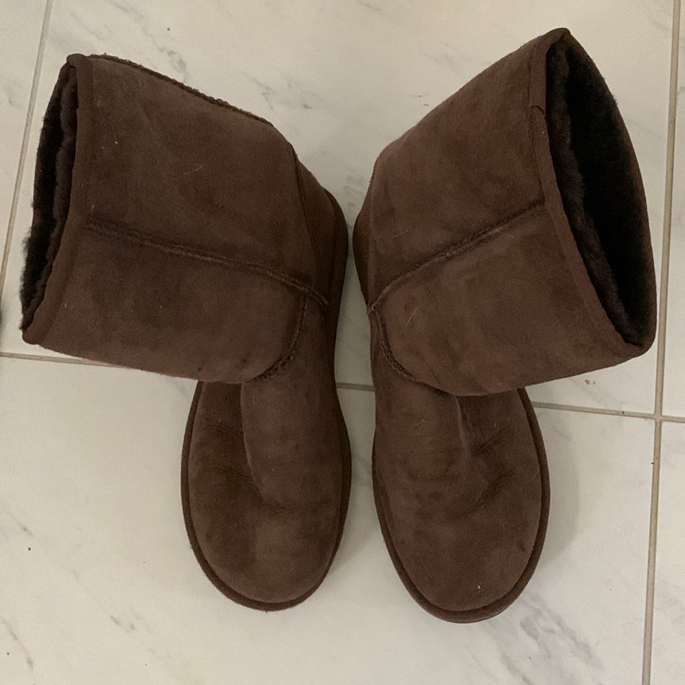 Brown classic short UGGS- W 8-NFS do not buy. Reserved